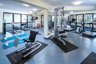 Das Fitnesscenter und/oder die Fitnesseinrichtungen in der Unterkunft AHORN Seehotel Templin