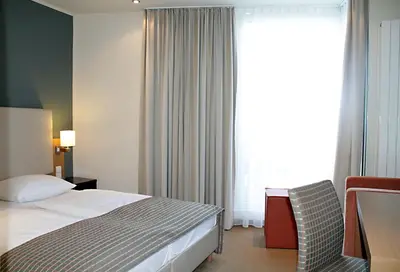 Ein Bett oder Betten in einem Zimmer der Unterkunft Hotel St.-Michaels-Heim