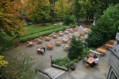 Ein Garten an der Unterkunft Hotel St.-Michaels-Heim