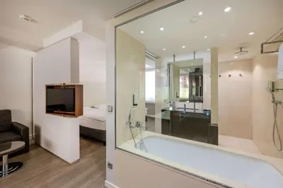 Ein Badezimmer in der Unterkunft Park Inn by Radisson Berlin Alexanderplatz
