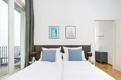 Ein Bett oder Betten in einem Zimmer der Unterkunft BENSIMON apartments Prenzlauer Berg