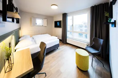 Ein Bett oder Betten in einem Zimmer der Unterkunft fjord hotel berlin