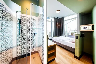 Ein Bett oder Betten in einem Zimmer der Unterkunft fjord hotel berlin