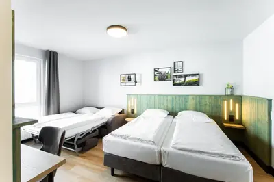 Ein Bett oder Betten in einem Zimmer der Unterkunft fjord hotel berlin