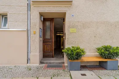 Eine Fassade oder ein Eingang zu SUITE & APART