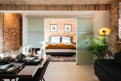 Ein Bett oder Betten in einem Zimmer der Unterkunft Luxurious Urban Living - Premium Downtown Apartments next to HBF