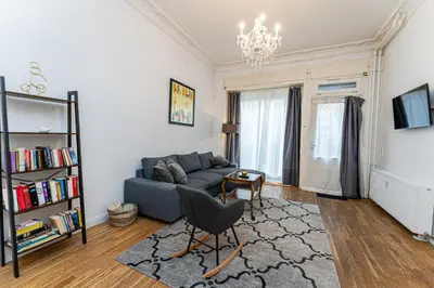 Ein Sitzbereich in der Unterkunft Be in Berlin Apartments zentral und ruhig für Familien und Geschäftsreisende in Schöneberg