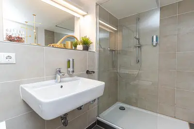 Ein Badezimmer in der Unterkunft Be in Berlin Apartments zentral und ruhig für Familien und Geschäftsreisende in Schöneberg