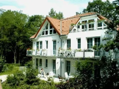 Ein Garten an der Unterkunft Waldhaus Mühlenbeck bei Berlin