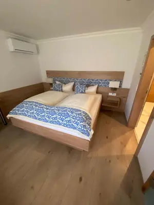 Ein Bett oder Betten in einem Zimmer der Unterkunft Hotel Falkenseer Hof