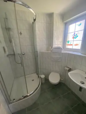 Ein Badezimmer in der Unterkunft Hotel Falkenseer Hof
