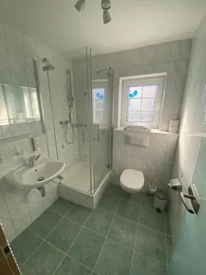 Ein Badezimmer in der Unterkunft Hotel Falkenseer Hof