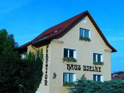 Das Gebäude in dem sich die Pension befindet