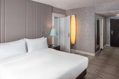 Ein Bett oder Betten in einem Zimmer der Unterkunft Hilton Berlin