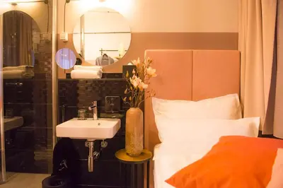 Ein Bett oder Betten in einem Zimmer der Unterkunft Hotel Neuer Fritz