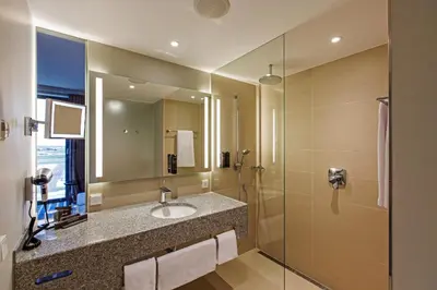 Ein Badezimmer in der Unterkunft Steigenberger Airport Hotel Berlin