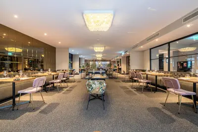 Ein Restaurant oder anderes Speiselokal in der Unterkunft Van der Valk Hotel Berlin Brandenburg