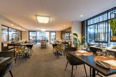 Ein Restaurant oder anderes Speiselokal in der Unterkunft Van der Valk Hotel Berlin Brandenburg