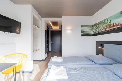 Ein Bett oder Betten in einem Zimmer der Unterkunft Homaris Kreuzberg 61