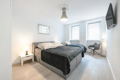 Ein Bett oder Betten in einem Zimmer der Unterkunft The Lachmann Group Apartment, 2BR, one living room, 2 bathrooms, family friendly, 4 - 7 Guests
