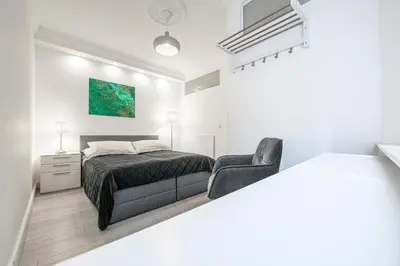 Ein Bett oder Betten in einem Zimmer der Unterkunft The Lachmann Group Apartment, 2BR, one living room, 2 bathrooms, family friendly, 4 - 7 Guests