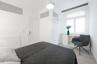 Ein Bett oder Betten in einem Zimmer der Unterkunft The Lachmann Group Apartment, 2BR, one living room, 2 bathrooms, family friendly, 4 - 7 Guests