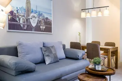 Ein Sitzbereich in der Unterkunft The Lohmeyerstr lI - Group Flat in Central Berlin, Family-Friendly, 2BR, 4- 6 Guests