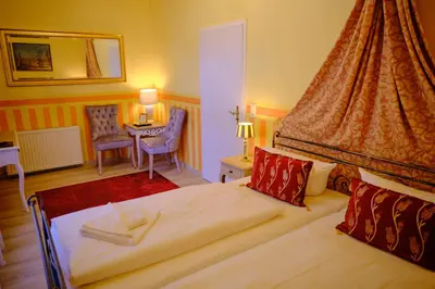 Ein Bett oder Betten in einem Zimmer der Unterkunft Anno 1900 Hotel Babelsberg