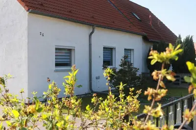 Das Gebäude in dem sich das Ferienhaus befindet