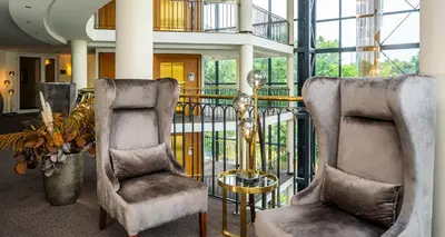 Ein Sitzbereich in der Unterkunft Victor's Residenz-Hotel Berlin Mitte