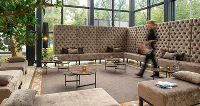 Ein Sitzbereich in der Unterkunft Victor's Residenz-Hotel Berlin Mitte
