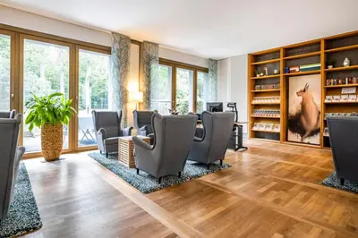 Ein Sitzbereich in der Unterkunft Ringhotel Schorfheide I Waldresort Werbellinsee