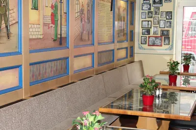 Ein Restaurant oder anderes Speiselokal in der Unterkunft Filmhotel Lili Marleen Potsdam