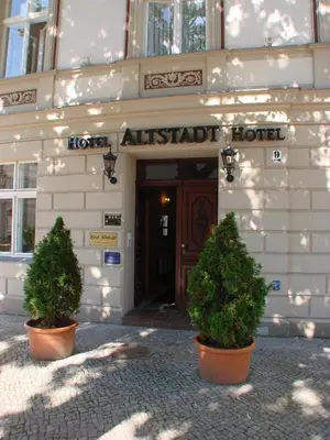 Eine Fassade oder ein Eingang zu Altstadt Hotel