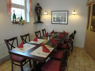 Ein Restaurant oder anderes Speiselokal in der Unterkunft Altstadt Hotel