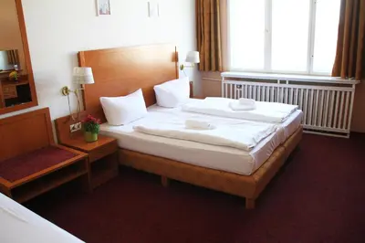Ein Bett oder Betten in einem Zimmer der Unterkunft Hotel Aster an der Messe