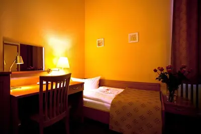 Ein Bett oder Betten in einem Zimmer der Unterkunft Hotel Aster an der Messe