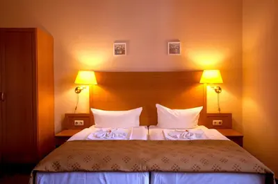 Ein Bett oder Betten in einem Zimmer der Unterkunft Hotel Aster an der Messe