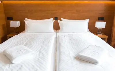 Ein Bett oder Betten in einem Zimmer der Unterkunft Dietrich-Bonhoeffer-Hotel Berlin Mitte