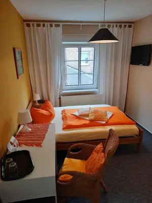 Ein Bett oder Betten in einem Zimmer der Unterkunft Hermanns Hotel Zum Goldenen Stern
