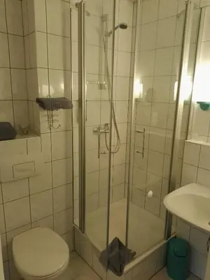Ein Badezimmer in der Unterkunft Hermanns Hotel Zum Goldenen Stern
