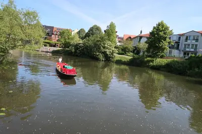 Blick auf einen Fluss in der Nähe des Hotels