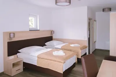 Ein Bett oder Betten in einem Zimmer der Unterkunft Glindower Alpen Pension