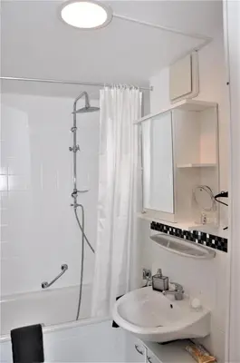 Ein Badezimmer in der Unterkunft GardenOasisBerlinAirport