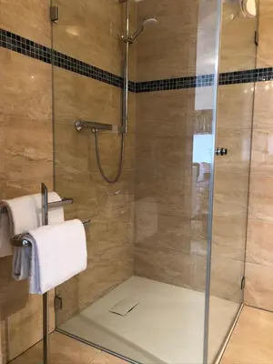 Ein Badezimmer in der Unterkunft Stilvolle Ferien-Geschäftswohnung Brandenburger Seenlandschaft