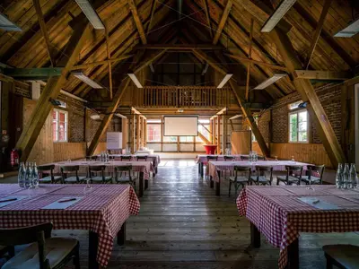 Ein Restaurant oder anderes Speiselokal in der Unterkunft Landhaus Alte Schmiede