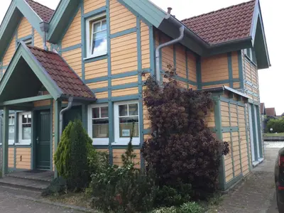 Das Gebäude in dem sich das Ferienhaus befindet