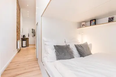 Ein Bett oder Betten in einem Zimmer der Unterkunft Stylish New Cube Loft II by Berlin-Wall-Apartments