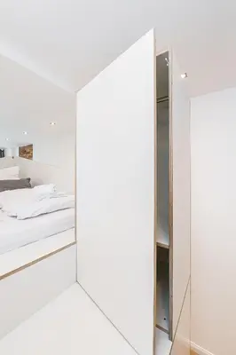 Ein Bett oder Betten in einem Zimmer der Unterkunft Stylish New Cube Loft II by Berlin-Wall-Apartments