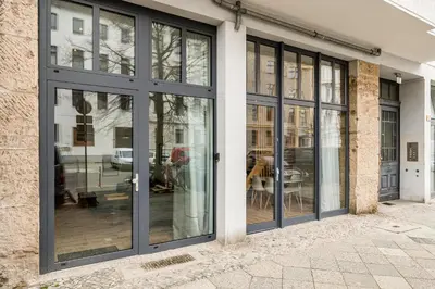 Eine Fassade oder ein Eingang zu Stylish New Cube Loft II by Berlin-Wall-Apartments
